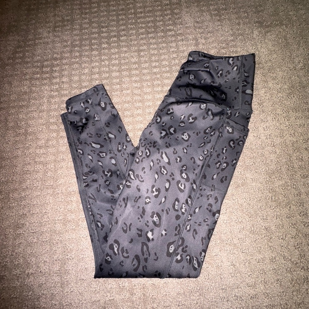 Stylish Gray Leopard Print Women's Jeans